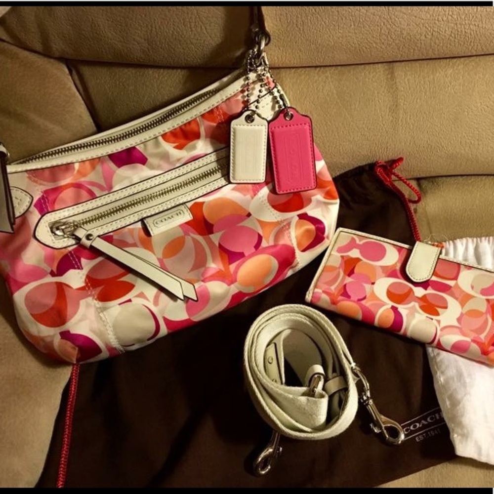 COACH F24025 Daisy Kaleidoscope Crossbody & Wallet